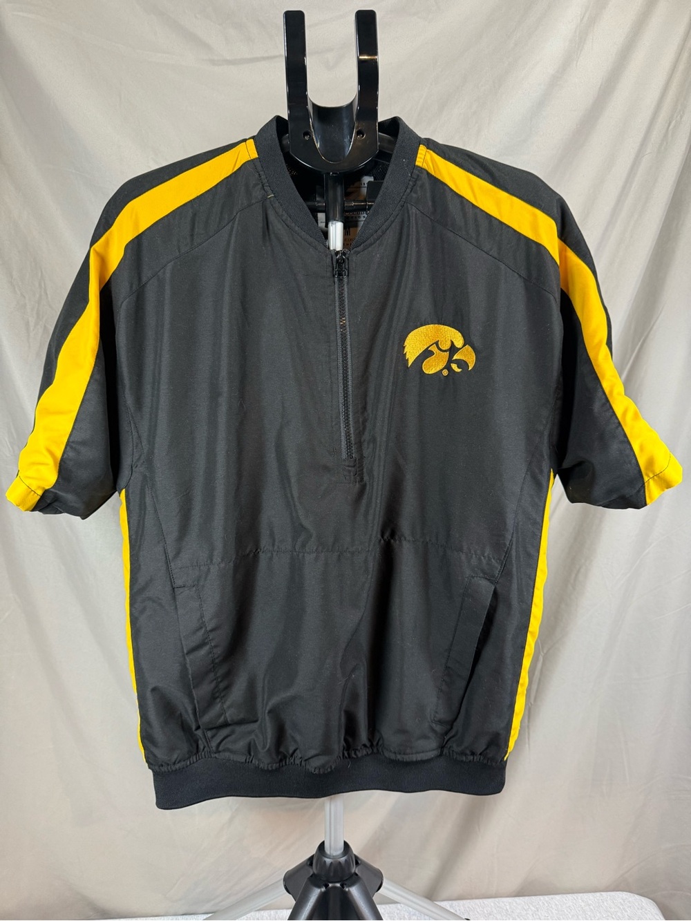Colosseum Athletics Vintage‎ Iowa Hawkeyes Half-Zip Pullover Jacket - Medium